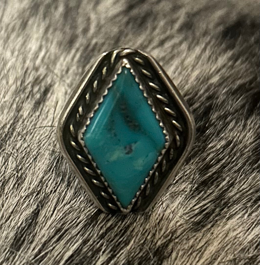 Stunning diamond shaped vintage turquoise size 7.25 ring