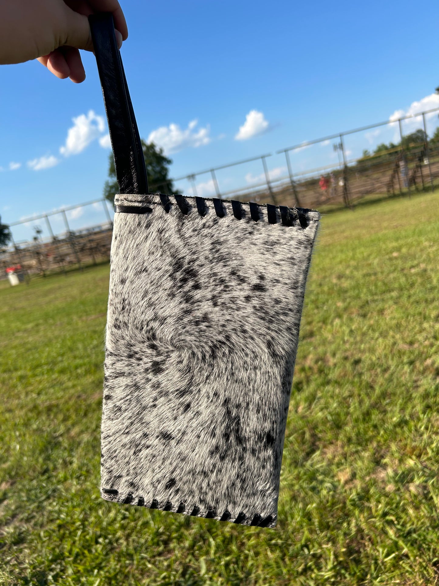 Black/white cowhide wrists wallet